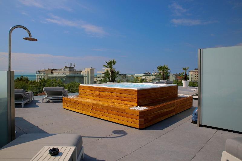 Monaco Suites Hotel Lignano Sabbiadoro Eksteriør billede