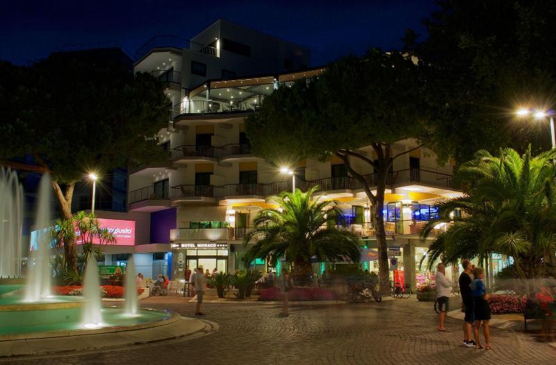 Monaco Suites Hotel Lignano Sabbiadoro Eksteriør billede