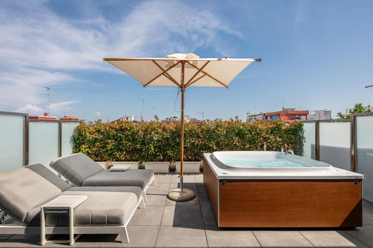 Monaco Suites Hotel Lignano Sabbiadoro Eksteriør billede